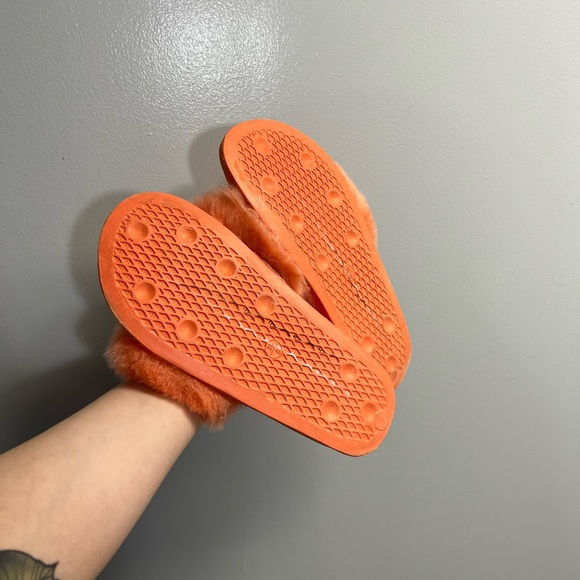 Urban Outfitters Orange Fuzzy Faux Fur Slides - Size 8 - No box - Picture 3 of 6